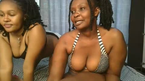 Snapshot of thicky_rue chatting on April 24, 12:40 pm Rue online show from April 24, 12:40 pm
