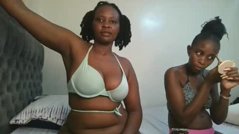 Snapshot of thicky_rue chatting on April 28, 9:31 pm Rue online show from April 28, 9:31 pm