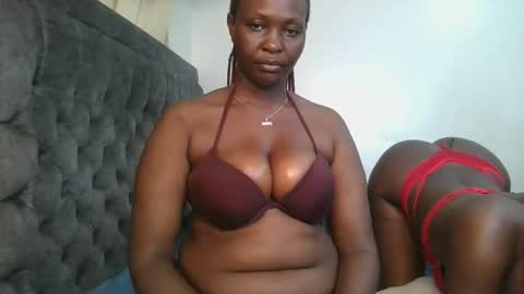 Snapshot of thicky_rue chatting on June 2, 10:01 pm Rue online show from June 2, 10:01 pm