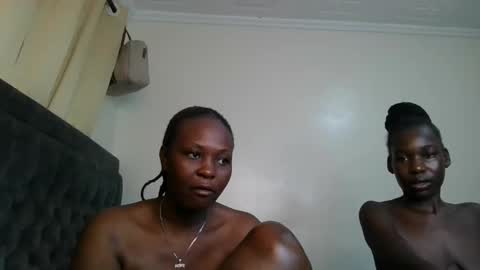 Snapshot of thicky_rue chatting on June 3, 10:48 pm Rue online show from June 3, 10:48 pm