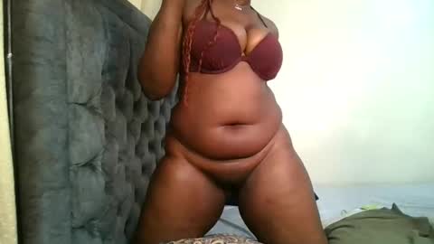 Snapshot of thicky_rue chatting on June 9, 10:27 am Rue online show from June 9, 10:27 am