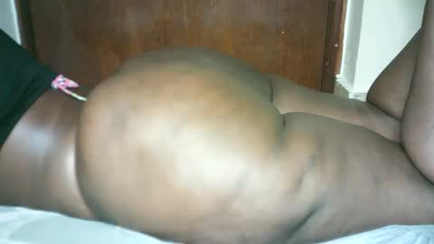 Snapshot of thickybabe_05 chatting on March 4, 9:54 pm thickybabe_05 online show from March 4, 9:54 pm