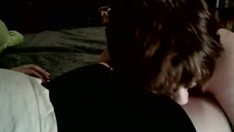 Snapshot of thighs4thighs chatting on March 15, 3:01 am Star Moon online show from March 15, 3:01 am