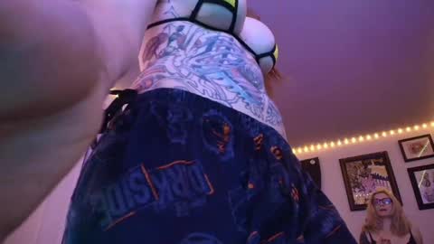 Snapshot of thighsnacks chatting on June 7, 3:32 am snacks online show from June 7, 3:32 am