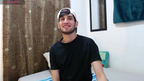 Snapshot of thiiago_tay chatting on November 15, 8:00 am Thiiago online show from November 15, 8:00 am