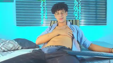 Snapshot of thiiagosaeenz chatting on August 3, 7:28 pm Thiago Saenzz online show from August 3, 7:28 pm