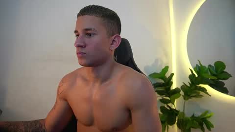 thin_tommy11 online show from April 24, 8:55 pm