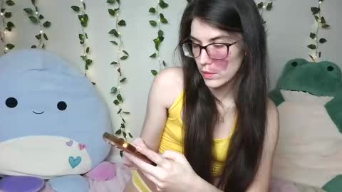 Snapshot of thistlefernsby chatting on March 24, 1:10 am thistlefernsby online show from March 24, 1:10 am