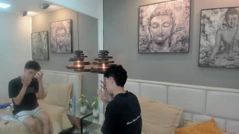 Thom online show from April 8, 11:43 am