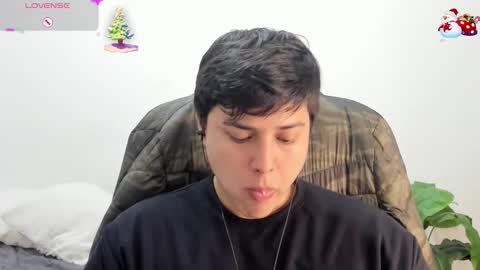 Snapshot of thom_ohtani chatting on November 6, 8:10 pm thom_ohtani online show from November 6, 8:10 pm