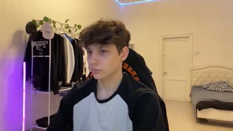 Thomas Hill online show from October 31, 7:48 pm