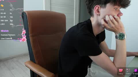 Snapshot of thomas_brons chatting on June 2, 5:09 am THOMAS BRONS online show from June 2, 5:09 am