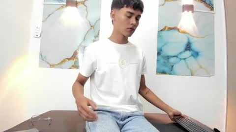 Snapshot of thomas_cooper1 chatting on March 31, 12:05 pm THOMAS online show from March 31, 12:05 pm