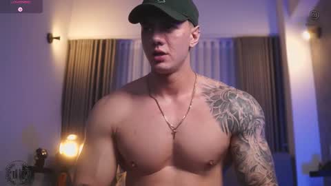 Snapshot of thomas_falcon1 chatting on October 27, 12:58 am Thomas Falcon online show from October 27, 12:58 am