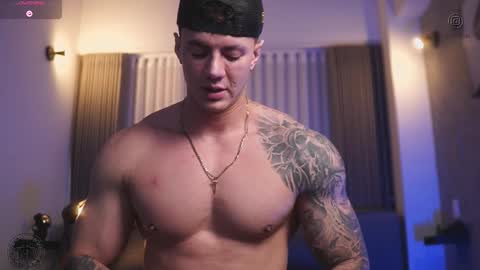 Snapshot of thomas_falcon1 chatting on October 28, 12:14 am Thomas Falcon online show from October 28, 12:14 am