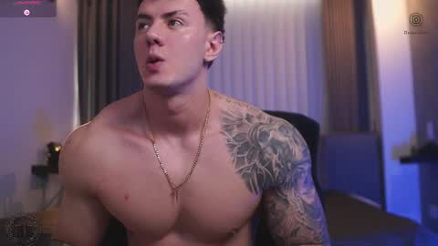 Snapshot of thomas_falcon1 chatting on October 29, 10:11 pm Thomas Falcon online show from October 29, 10:11 pm