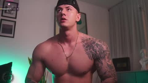 Snapshot of thomas_falcon1 chatting on November 11, 11:16 pm Thomas Falcon online show from November 11, 11:16 pm