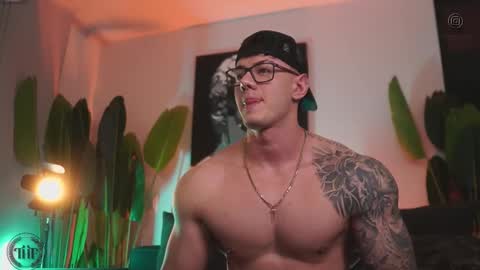 Snapshot of thomas_falcon1 chatting on November 23, 12:43 am Thomas Falcon online show from November 23, 12:43 am