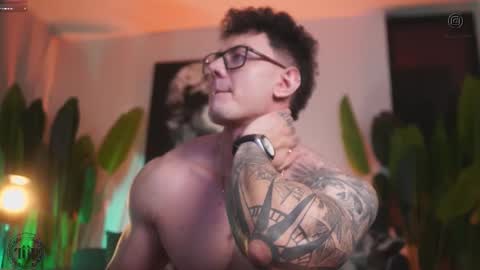 Snapshot of thomas_falcon1 chatting on November 27, 11:29 pm Thomas Falcon online show from November 27, 11:29 pm