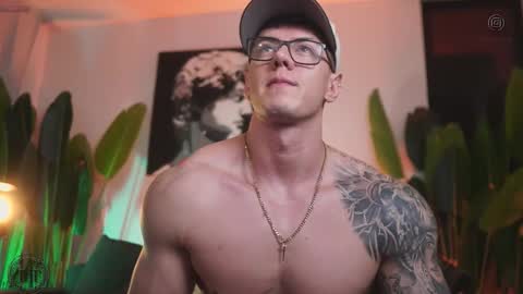 Snapshot of thomas_falcon1 chatting on November 29, 12:46 am Thomas Falcon online show from November 29, 12:46 am