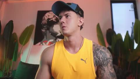 Snapshot of thomas_falcon1 chatting on November 29, 10:35 pm Thomas Falcon online show from November 29, 10:35 pm