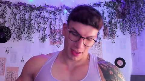 Snapshot of thomas_fuckboy chatting on February 15, 3:09 am Thomas Grey online show from February 15, 3:09 am