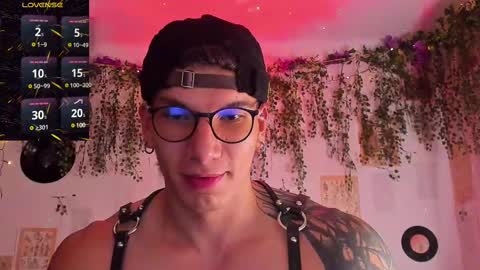 Snapshot of thomas_fuckboy chatting on February 22, 3:23 am Thomas Grey online show from February 22, 3:23 am