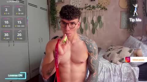 Snapshot of thomas_fuckboy chatting on November 30, 9:30 pm Thomas Grey online show from November 30, 9:30 pm