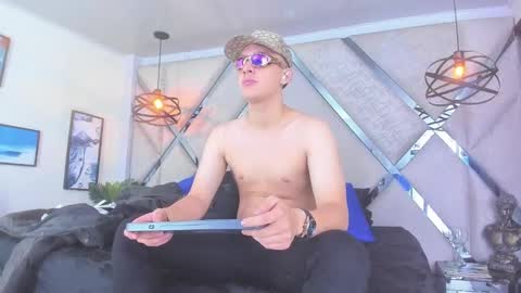 ---Thomas--- online show from February 25, 4:24 am