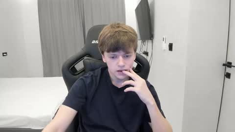 Snapshot of thomas_shelbivip chatting on May 11, 9:12 pm Tomas online show from May 11, 9:12 pm