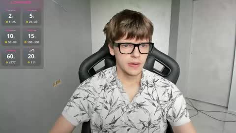 Snapshot of thomas_shelbivip chatting on June 7, 8:40 am Tomas online show from June 7, 8:40 am