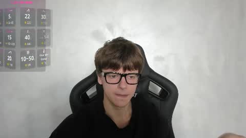 Snapshot of thomas_shelbivip chatting on June 20, 9:23 am Tomas online show from June 20, 9:23 am