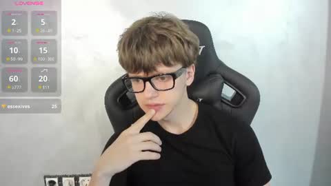 Snapshot of thomas_shelbivip chatting on June 21, 7:16 pm Tomas online show from June 21, 7:16 pm