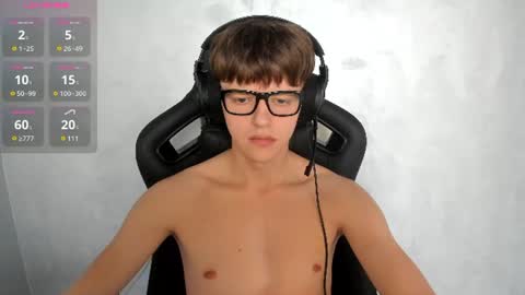Snapshot of thomas_shelbivip chatting on July 22, 4:43 pm Tomas online show from July 22, 4:43 pm