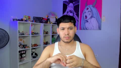 Snapshot of thomascollins__ chatting on December 10, 5:22 pm Thomas online show from December 10, 5:22 pm