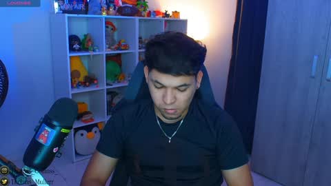 Snapshot of thomascollins__ chatting on January 18, 8:20 am Thomas online show from January 18, 8:20 am