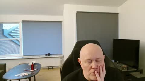 Snapshot of thomash32 chatting on October 29, 3:25 pm thomash32 online show from October 29, 3:25 pm