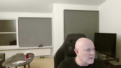 Snapshot of thomash32 chatting on October 30, 7:36 pm thomash32 online show from October 30, 7:36 pm