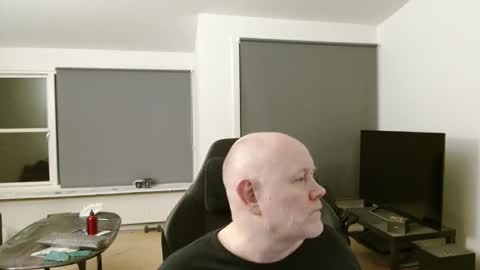 Snapshot of thomash32 chatting on November 3, 10:21 pm thomash32 online show from November 3, 10:21 pm