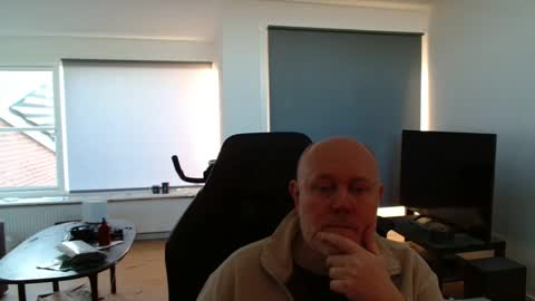 Snapshot of thomash32 chatting on November 15, 2:02 pm thomash32 online show from November 15, 2:02 pm
