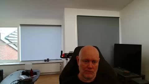 Snapshot of thomash32 chatting on November 23, 8:36 am thomash32 online show from November 23, 8:36 am