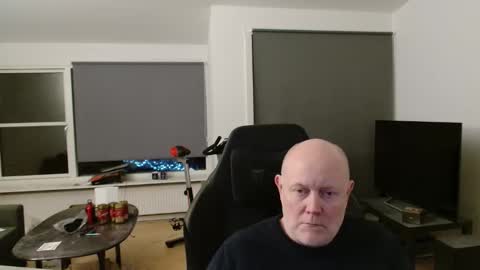 Snapshot of thomash32 chatting on December 13, 10:48 pm thomash32 online show from December 13, 10:48 pm