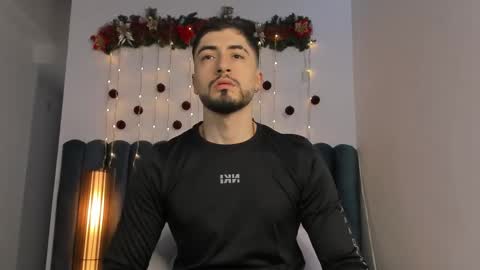 Snapshot of thomasmarzo1 chatting on December 14, 8:24 pm sweetfit boy online show from December 14, 8:24 pm