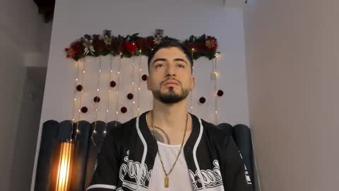 Snapshot of thomasmarzo1 chatting on December 15, 5:28 pm sweetfit boy online show from December 15, 5:28 pm