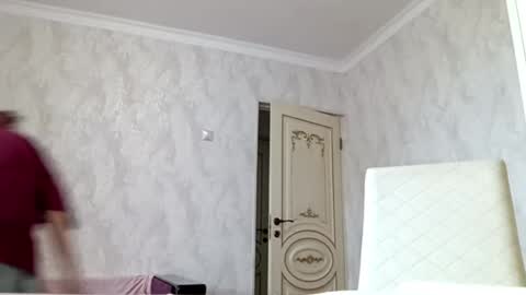 Snapshot of thomasvicknair chatting on November 26, 11:11 am Lina online show from November 26, 11:11 am