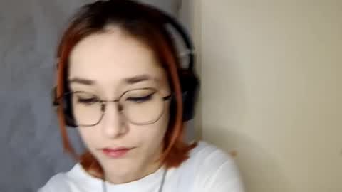 Snapshot of thomasvicknair chatting on November 29, 11:13 am Lina online show from November 29, 11:13 am