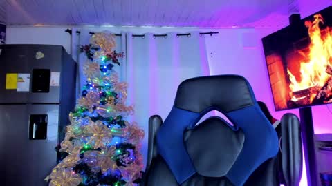 Snapshot of thomklein chatting on December 17, 7:59 pm Thom Klein online show from December 17, 7:59 pm