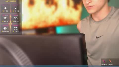 Snapshot of thomklein chatting on October 2, 10:11 am Thom Klein online show from October 2, 10:11 am