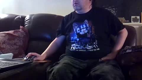 Snapshot of thomsam88 chatting on March 1, 2:04 am Thomsam88 check out my bio for loads of hot videos mmmmmmmmmm online show from March 1, 2:04 am