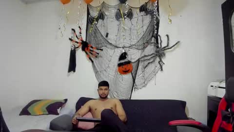 Snapshot of thomson_hot01 chatting on October 17, 5:21 am thomson_hot01 online show from October 17, 5:21 am